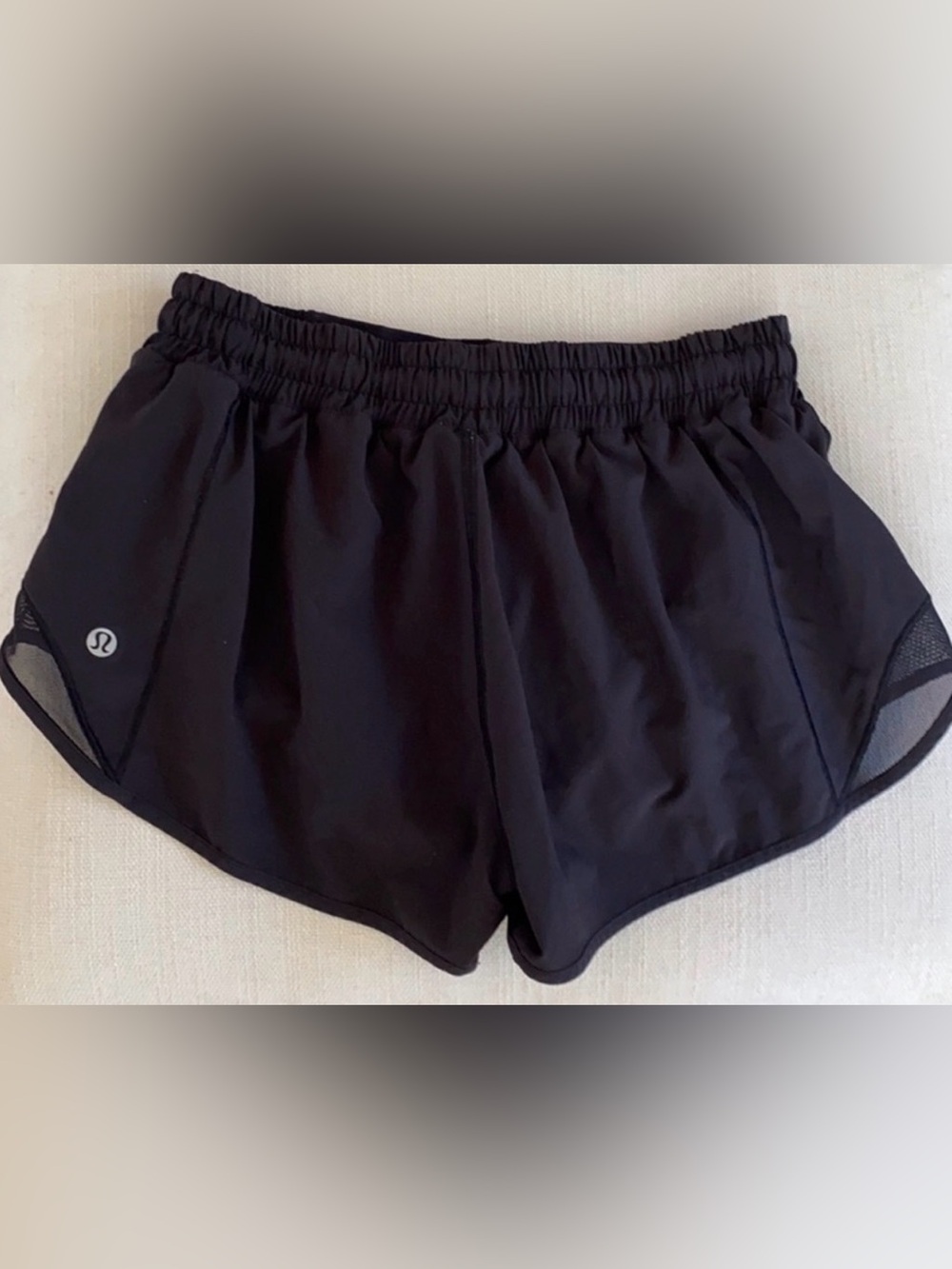 Lululemon Hotty Hot lined running shorts 2.5” - Picture 2 of 3